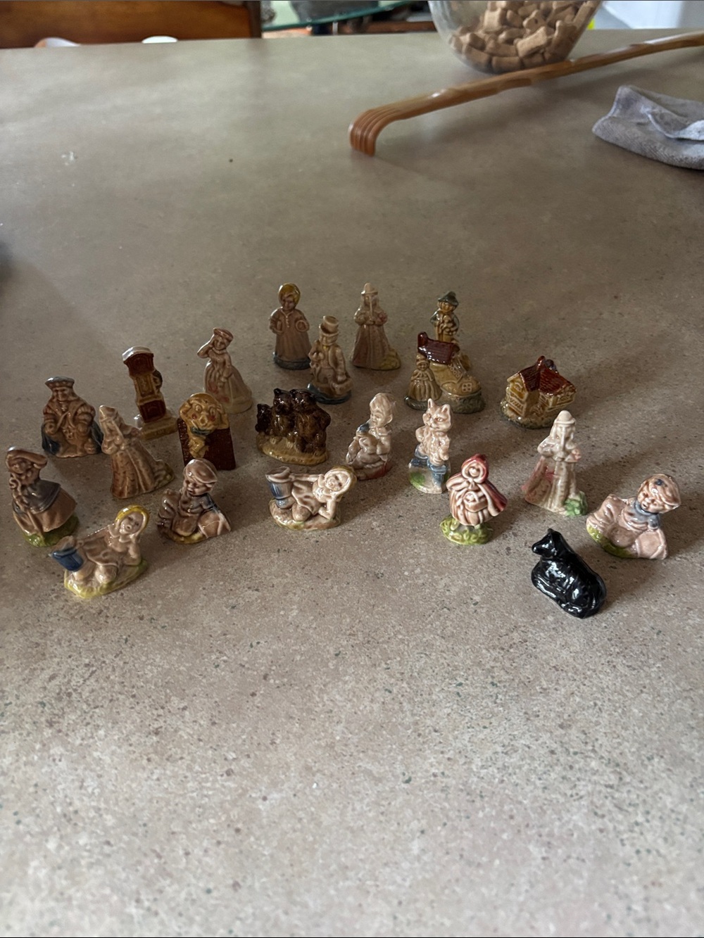 Vintage Ceramic Wade Miniatures 22 piece lot Cleaning out
